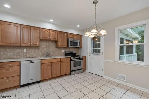 140 Sutton Dr, Berkeley Heights, NJ 07922 photo 7