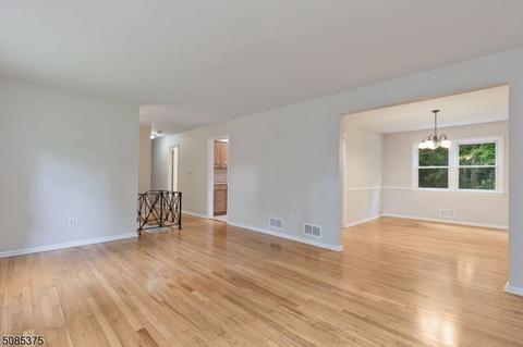 140 Sutton Dr, Berkeley Heights, NJ 07922 photo 5
