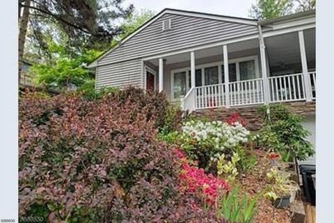 221 Mohawk Trl, Wayne, NJ 07470 photo 2