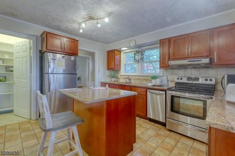 221 Mohawk Trl, Wayne, NJ 07470 photo 6