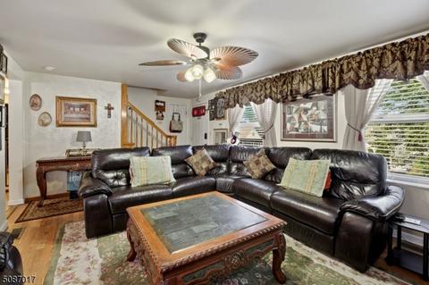 21 Decker Rd, Wanaque Boro, NJ 07420 photo 3