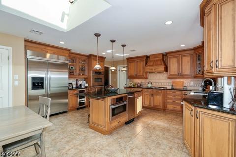 9 Vista Trl, Wayne, NJ 07470 photo 4