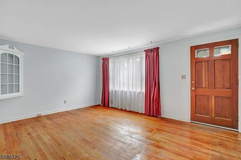 327 2nd St, Middlesex, NJ 08846 photo 4
