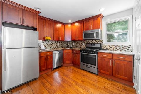 718 E 7th St, Plainfield, NJ 07062 photo 2