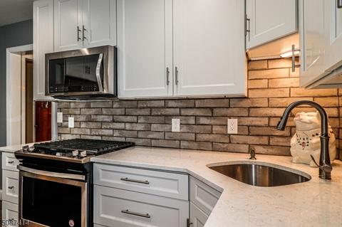 49 Greenbrook Rd, Middlesex, NJ 08846 photo 9
