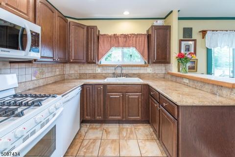 11 Comley Pl, Bloomfield, NJ 07003 photo 5