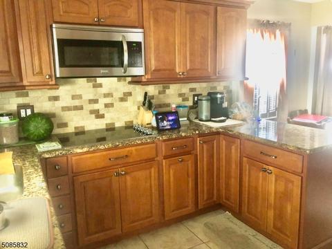76 Perry St, Dover, NJ 07801 photo 9