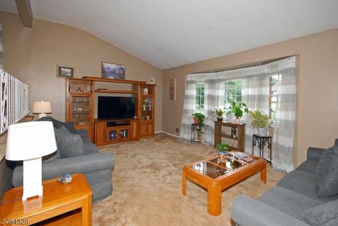 61 Greenbrook Rd, Middlesex, NJ 08846 photo 4