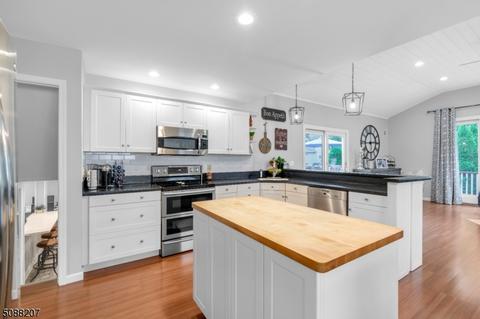 102 Longview Dr, Waldwick, NJ 07463 photo 10