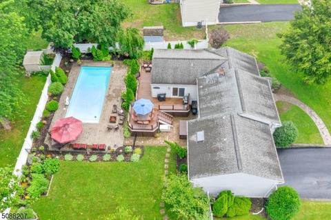 102 Longview Dr, Waldwick, NJ 07463 photo 2