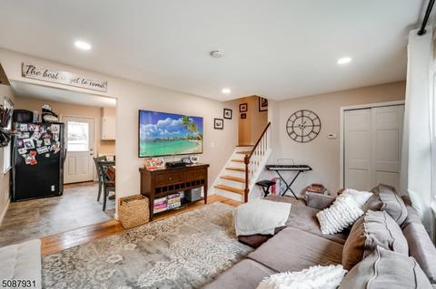 17 Evergreen Ave, Wanaque Boro, NJ 07420 photo 2