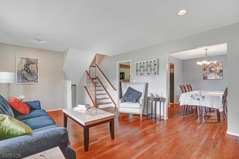 9 Locust Ave, Middlesex, NJ 08846 photo 6