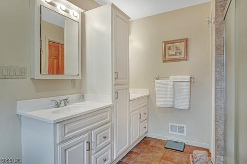 9 Locust Ave, Middlesex, NJ 08846 photo 19