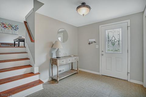9 Locust Ave, Middlesex, NJ 08846 photo 3