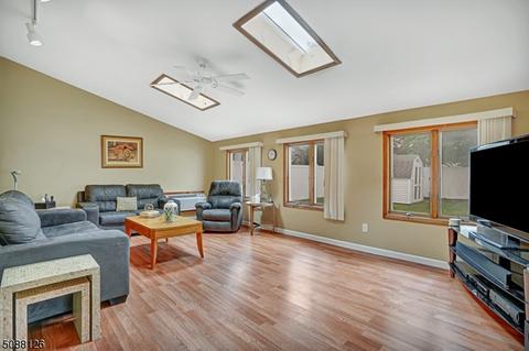 9 Locust Ave, Middlesex, NJ 08846 photo 12