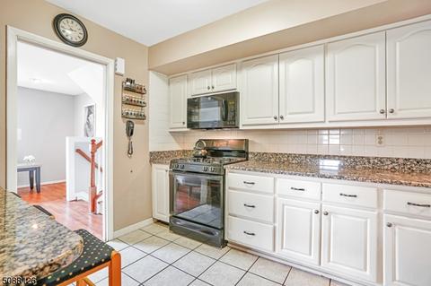 9 Locust Ave, Middlesex, NJ 08846 photo 10