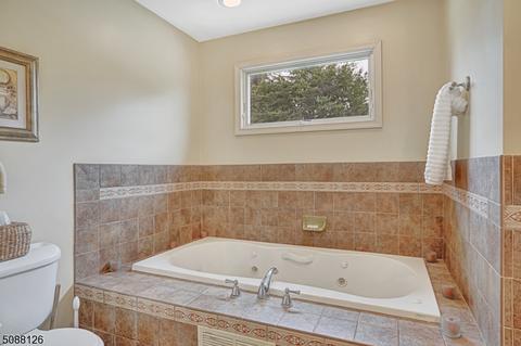 9 Locust Ave, Middlesex, NJ 08846 photo 20