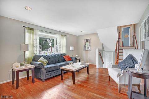 9 Locust Ave, Middlesex, NJ 08846 photo 5