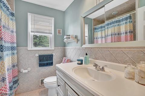 9 Locust Ave, Middlesex, NJ 08846 photo 17