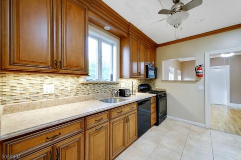 283 Crestview Pl, Teaneck, NJ 07666 photo 10