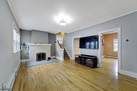 283 Crestview Pl, Teaneck, NJ 07666 photo 6