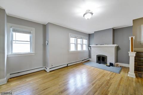 283 Crestview Pl, Teaneck, NJ 07666 photo 4