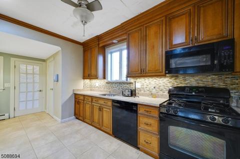 283 Crestview Pl, Teaneck, NJ 07666 photo 11