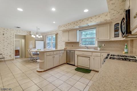275 Springfield Ave, Paramus, NJ 07652 photo 11