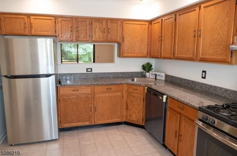 318 Jamestown Ct, Flemington, NJ 08822 photo 8