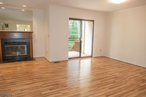 318 Jamestown Ct, Flemington, NJ 08822 photo 2