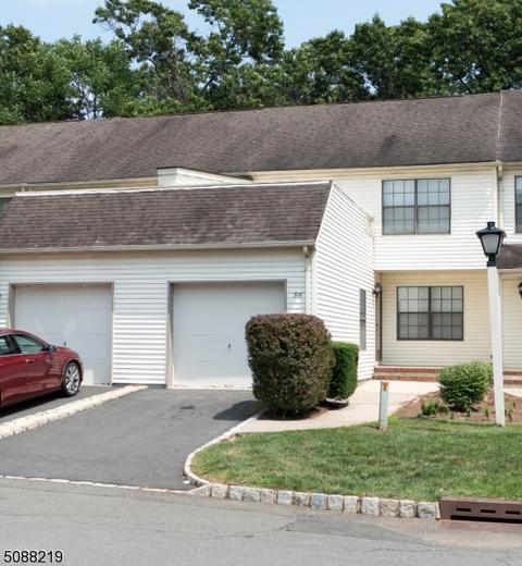 318 Jamestown Ct, Flemington, NJ 08822 photo 1