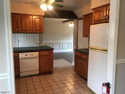 27 Graham Ave, Wayne, NJ 07470 photo 2