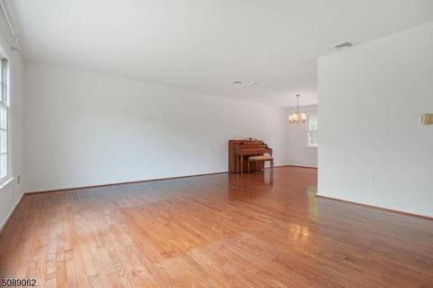21 Scott St, Waldwick, NJ 07463 photo 4
