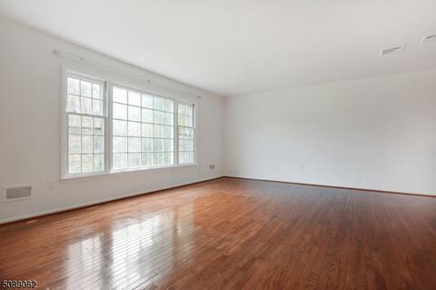 21 Scott St, Waldwick, NJ 07463 photo 3
