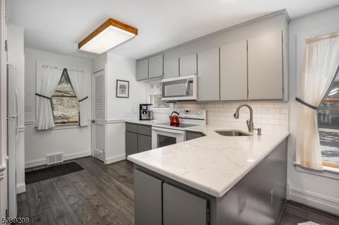 83 E Main St, High Bridge, NJ 08829 photo 4