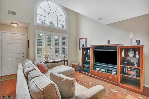 6 Evans Ct, Bedminster, NJ 07921 photo 2