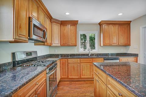 521 Howard Ave, Middlesex, NJ 08846 photo 10