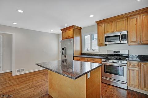 521 Howard Ave, Middlesex, NJ 08846 photo 11