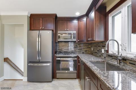 108 Warwick Cir, Springfield, NJ 07081 photo 9