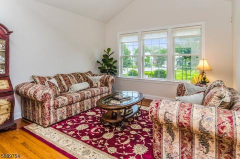 82 Bedford Dr, Skillman, NJ 08558 photo 4