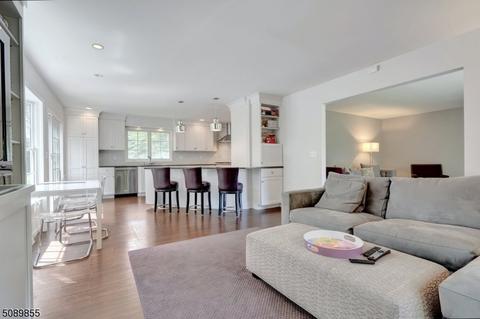 22 Geneva Ct, Wayne, NJ 07470 photo 7