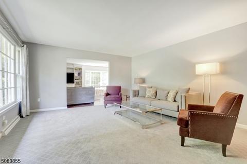 22 Geneva Ct, Wayne, NJ 07470 photo 3