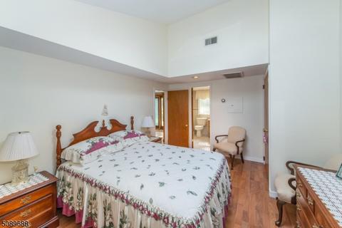 65 Laauwe Ave, Wayne, NJ 07470 photo 17