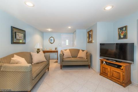 65 Laauwe Ave, Wayne, NJ 07470 photo 15