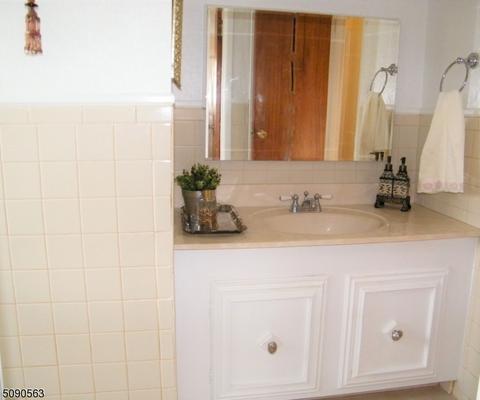 61 Rieder Rd, Edison, NJ 08817 photo 12