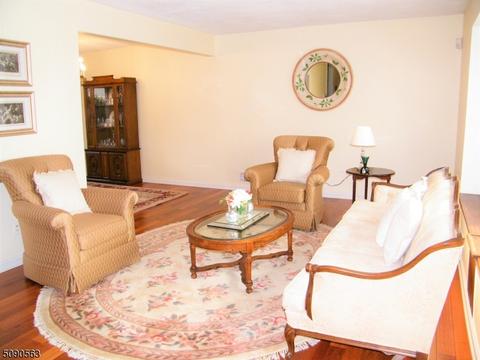 61 Rieder Rd, Edison, NJ 08817 photo 2