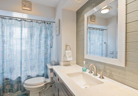 597 Mazur Ave, Paramus, NJ 07652 photo 19