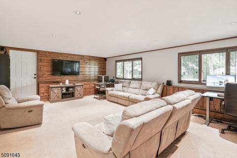 597 Mazur Ave, Paramus, NJ 07652 photo 23