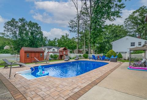 597 Mazur Ave, Paramus, NJ 07652 photo 7
