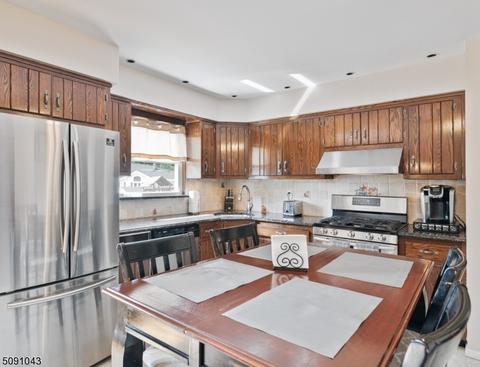 597 Mazur Ave, Paramus, NJ 07652 photo 9